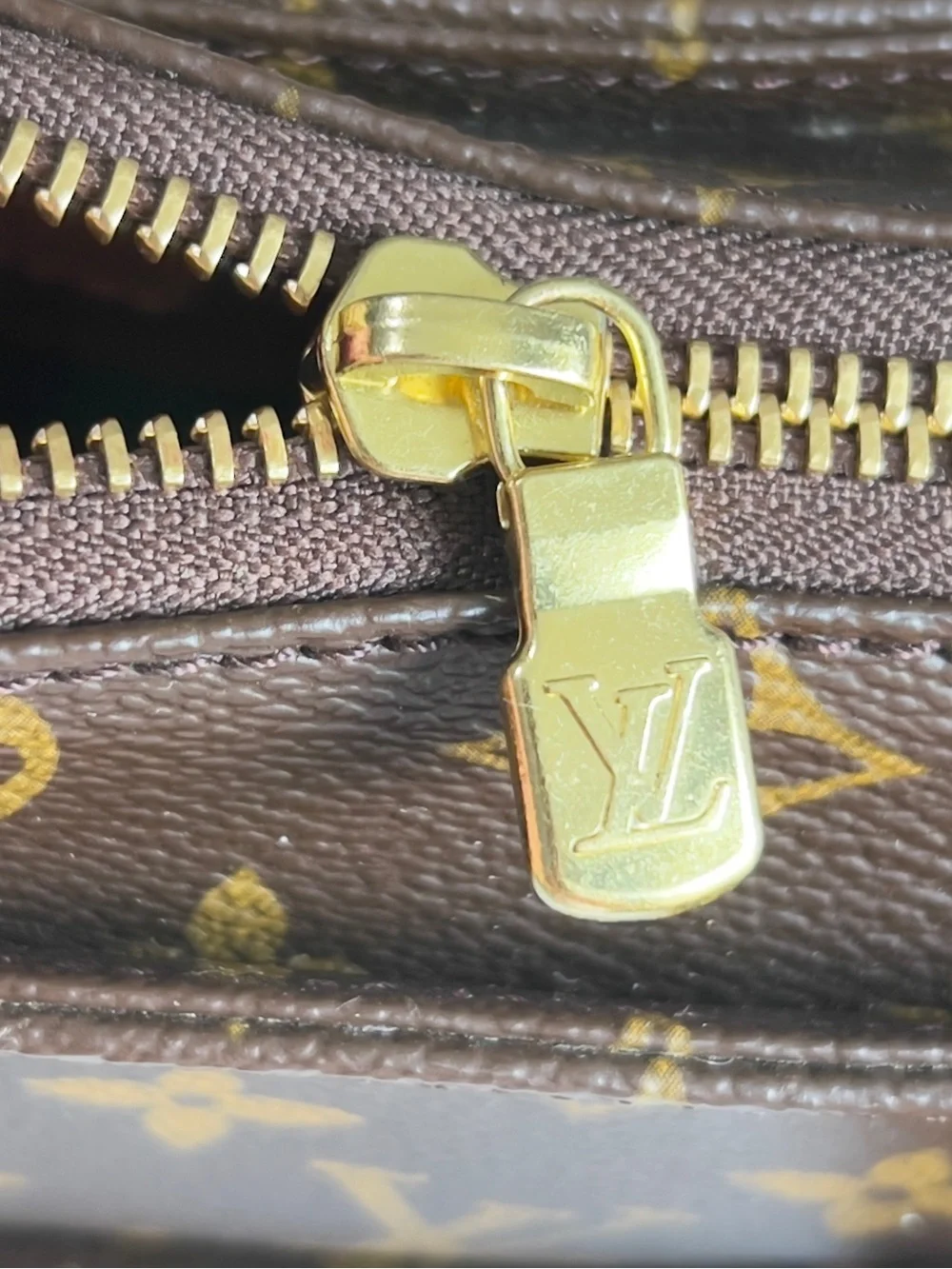 Authentic Louis Vuitton Multipli Cite Monogram